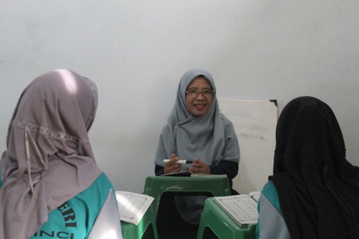 Dibina Guru Berkompeten, Siswa MTsN 1 Kerinci Serius Perdalam Tahsin dan Tahfidz