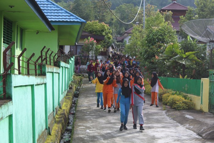Jalan Santai Sehat Meriahkan Sabtu Pagi di MTsN 1 Kerinci
