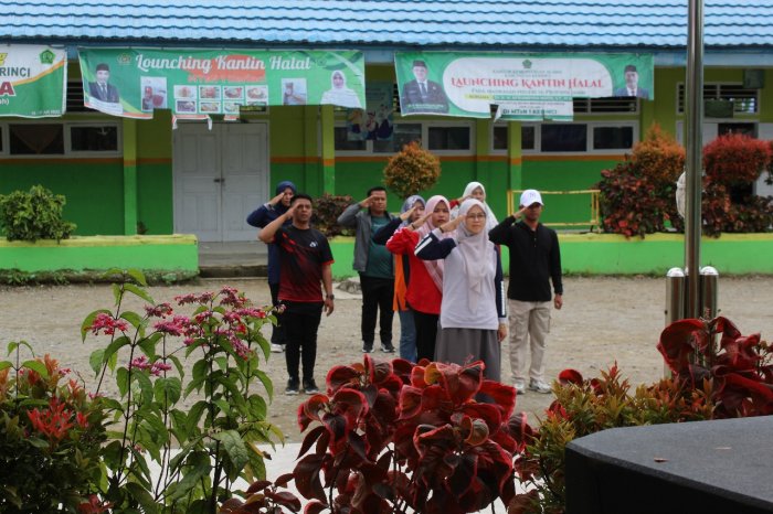 Semangat Membara! Petugas HGN ke-36 MTsN 1 Kerinci Siap Jalankan Upacara