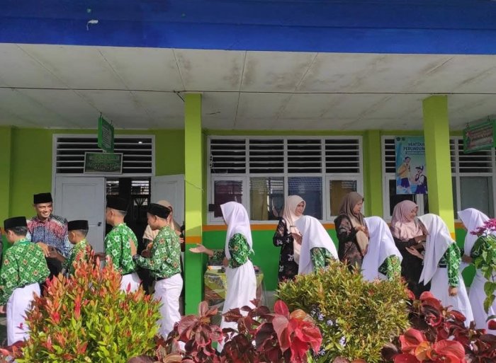 Pembiasaan Budaya 5S di MTsN 1 Kerinci Setiap Pagi