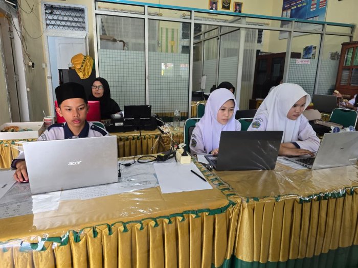 Siswa MTsN 1 Kerinci Laksanakan Simulasi OMI IPS, Siap Hadapi Kompetisi Tingkat Kabupaten