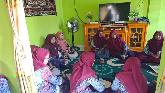🤝 Wujud Kepedulian dan Silaturahmi, MTsN 1 Kerinci Laksanakan Kunjungan Sosial ke Rumah Orang Tua Ibu Yusmaneli, S.Pd.I