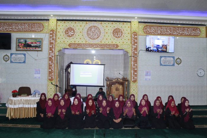 Penampilan Asmaul Husna Siswi MTsN 1 Kerinci Semarakkan Peringatan Maulid Nabi Muhammad SAW 1447 H