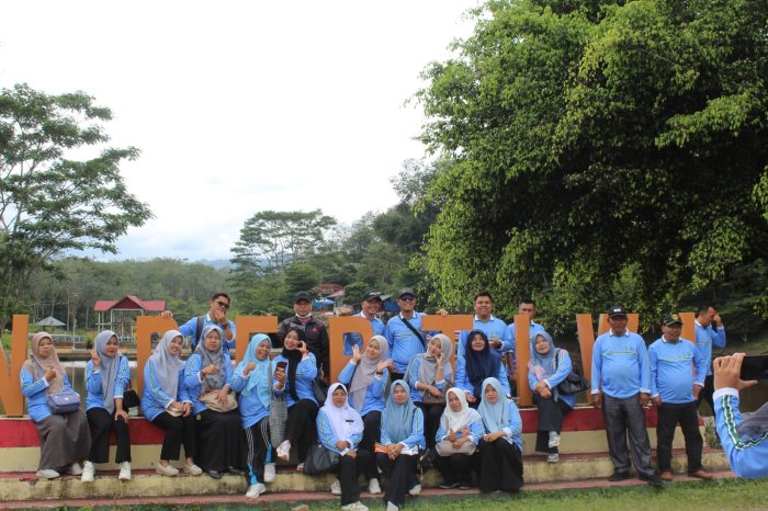 Rapat Sekaligus Healing? Ini Keseruan RAT Koperasi MTsN 1 Kerinci di Taman Pertiwi