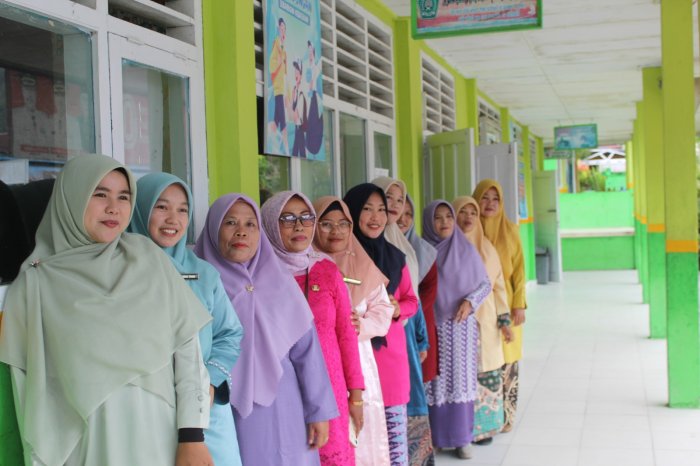 MTsN 1 Kerinci Semarakkan HUT Provinsi Jambi dengan Busana Adat Melayu