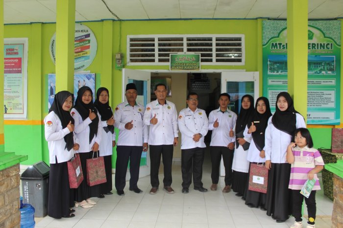 Gerak Cepat! PTK dan Siswa MTsN 1 Kerinci Gencarkan Sosialisasi PMBM 2026/2027