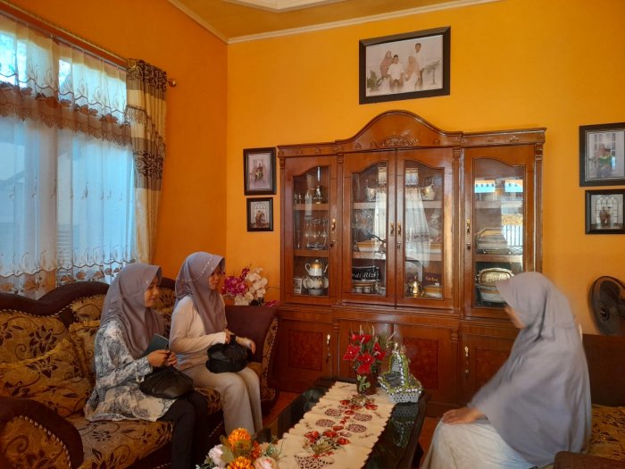 Siswa MTsN 1 Kerinci Salurkan Zakat Fitrah di Bulan Suci Ramadhan