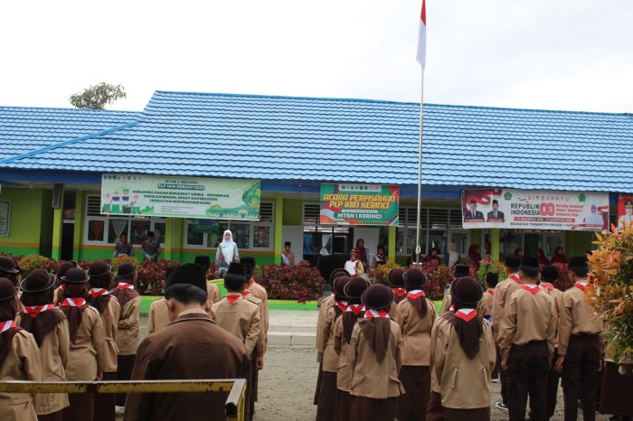 Kultum Penuh Hikmah dari Kelas 7E Warnai Kegiatan Kamis Religius MTsN 1 Kerinci