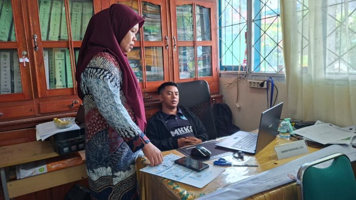 Satu Kartu, Banyak Makna: Ada Apa di Balik Pembuatan ID Card Panitia PBM MTsN 1 Kerinci?