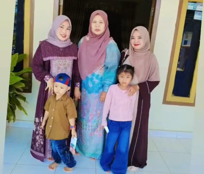 Staf TU MTsN 1 Kerinci Jalin Silaturahmi Lebaran ke Rumah Ibuk Rahma Bifa Elqies, SE