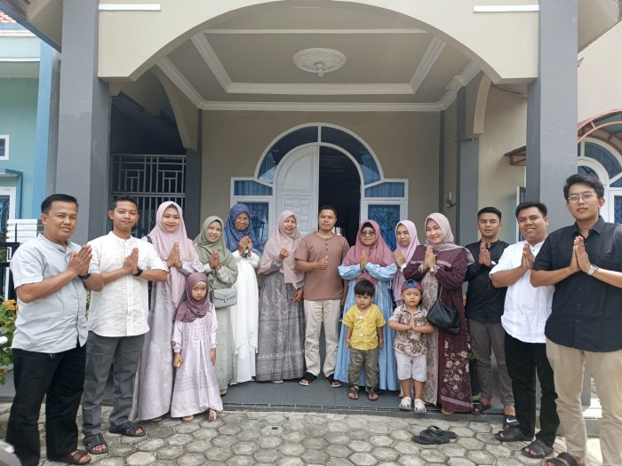 Momentum Idulfitri, Silaturahmi Lebaran Ke-4 ke Rumah bapak Adil Zalmi, S.Pd.I Penuh Makna