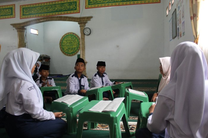 Pembinaan Tahfiz Quran Firqoh Arrahim MTsN 1 Kerinci: Pergantian Pembina dari Ibu Laila Fitri ke Ibu Epiwati