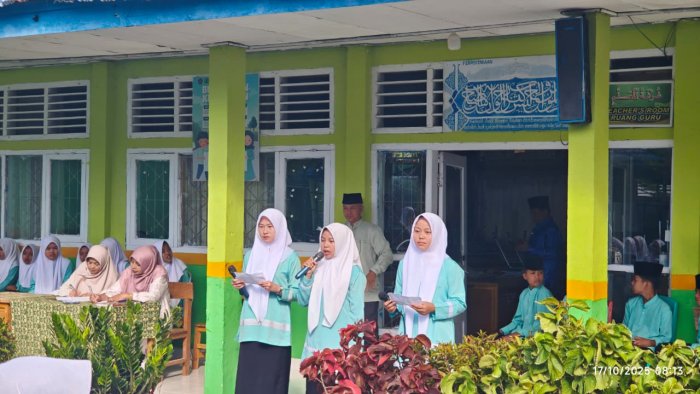 Siswa Kelas 9F MTsN 1 Kerinci Tampil Percaya Diri dalam Lomba Kultum 3 Bahasa