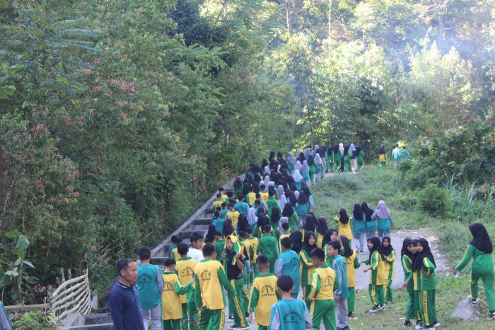 Menikmati Indahnya Alam , MTsN 1 Kerinci Gelar Sabtu Sehat Penuh Keceriaan