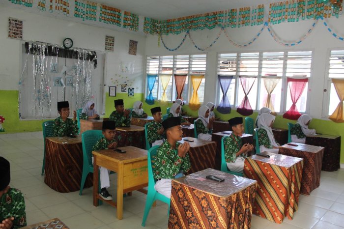 Sebelum Ujian Dimulai, Siswa MTsN 1 Kerinci Laksanakan Doa Bersama untuk Kelancaran Ujian