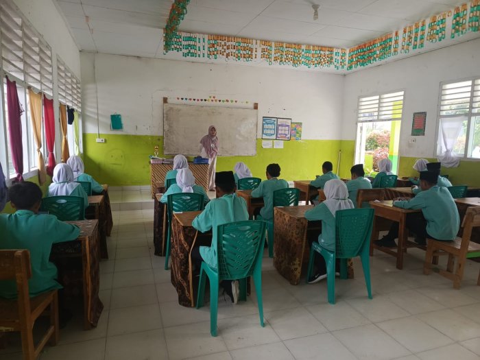 Tertib dan Lancarnya Pelaksanaan Ujian Semester Genap di MTsN 1 Kerinci Tertib dan Lancarnya Pelaksanaan Ujian Semester Genap di MTsN 1 Kerinci