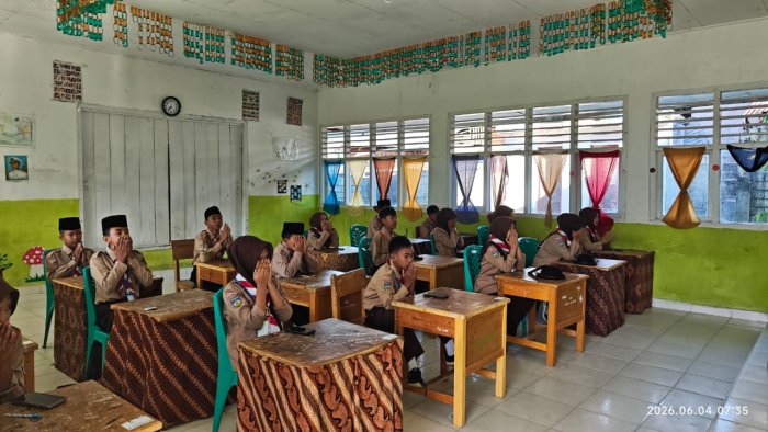 Hari Ketiga SAS Berjalan Tertib dan Kondusif, Siswa MTsN 1 Kerinci Awali Ujian dengan Doa Bersama Hari Ketiga SAS Berjalan Tertib dan Kondusif, Siswa MTsN 1 Kerinci Awali Ujian dengan Doa Bersama