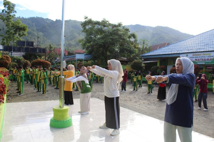 Rutinitas Senam di Lapangan MTSN 1 Kerinci