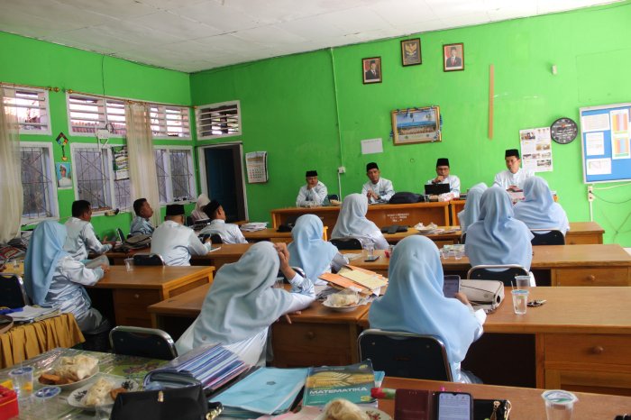 Rapat Awal Semester PTK MTsN 1 Kerinci Bertempat di ruang Guru