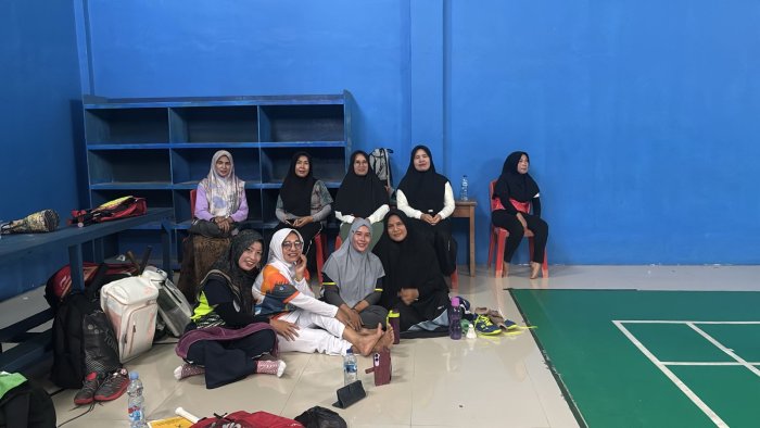 Kepala Madrasah MTsN 1 Kerinci Ikuti Pertandingan Persahabatan Bulu Tangkis HAB ke-80 Kemenag