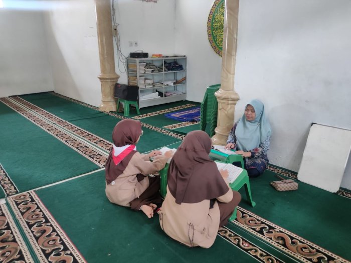 Antusias! Semua Firqoh MTsN 1 Kerinci Kompak Ikuti Tahfidz Pagi