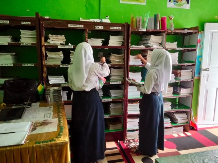 Siswa MTsN 1 Kerinci Antusias Kunjungi Perpustakaan Usai UTS Ganjil 2025/2026