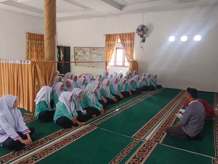 Puskesmas Berikan Edukasi Kesehatan dan Tablet Tambah Darah kepada Siswa MTsN 1 Kerinci