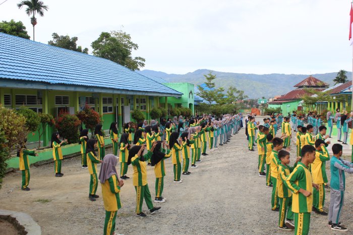 Sehat dan Kompak, Senam Bersama Meriahkan Suasana MTsN 1 Kerinci
