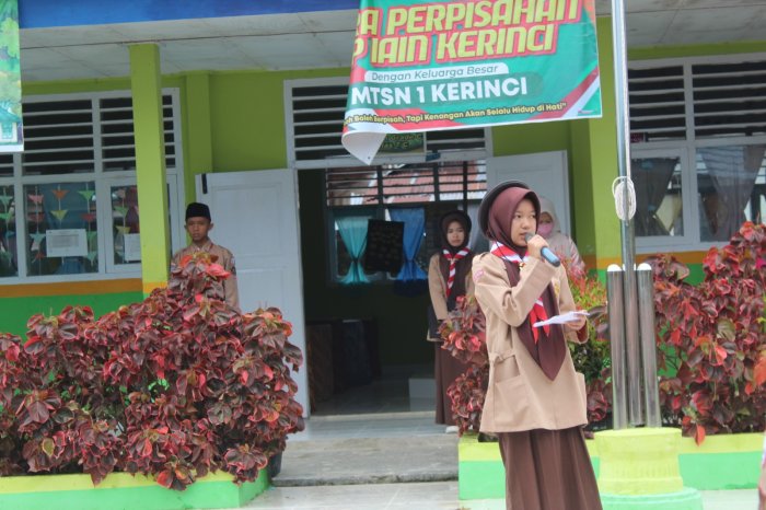 Kultum Kamis Hari Ini, Amira Ingatkan Identitas Siswa Madrasah