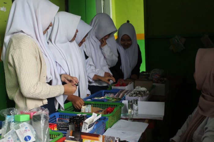 Lengkap & Terjangkau, Koperasi MTsN 1 Kerinci Jadi Favorit Siswa