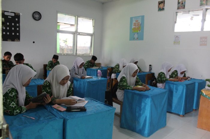 Bangun Semangat Religius, MTsN 1 Kerinci Gelar Tadarus Pagi Rutin