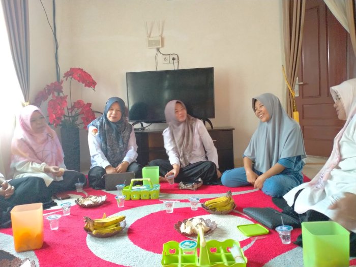 Majlis Guru dan Staf MTsN 1 Kerinci Gelar Kunjungan Sosial ke Rumah Pegawai Pasca Operasi.
