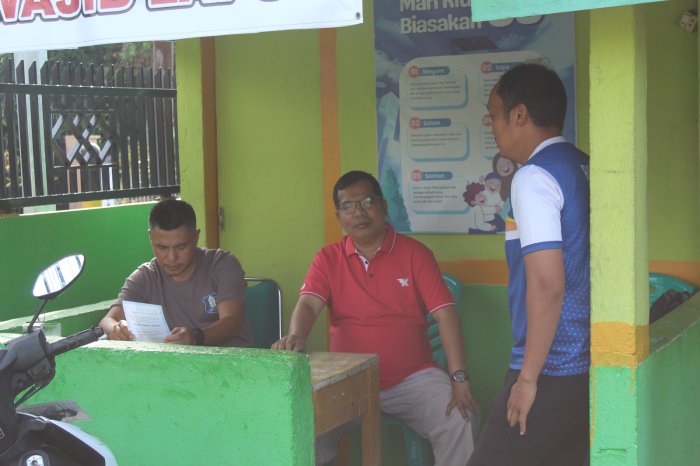 Dedikasi Satpam dalam Menjaga Keamanan dan Ketertiban Madrasah