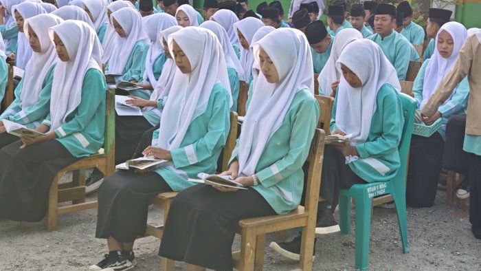 Yasinan Jumat Pagi Perkuat Nilai Religius di MTsN 1 Kerinci