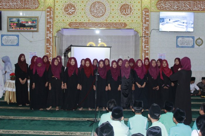 Cinta Rasulullah, Siswa MTsN 1 Kerinci Tampilkan Sholawat pada Maulid Nabi 1447 H