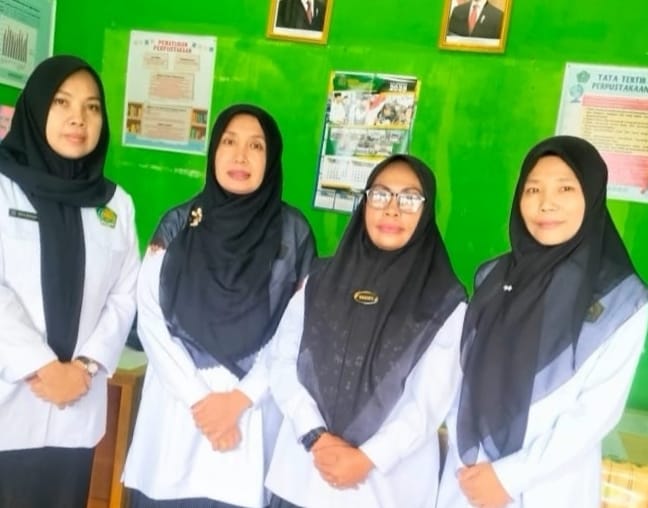 Perpustakaan MTsN 1 Kerinci Tunjukkan Kerja Tim Solid dalam Memberikan Pelayanan Prima.