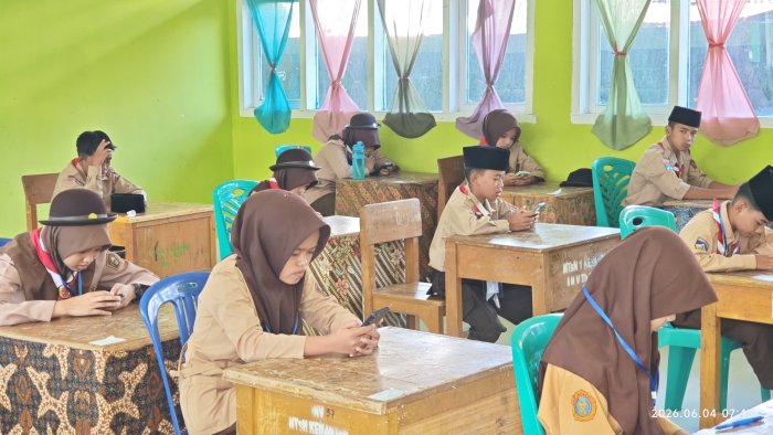 Fokus dan Disiplin, Siswa MTsN 1 Kerinci Jalani Ujian Akhir Semester Fokus dan Disiplin, Siswa MTsN 1 Kerinci Jalani Ujian Akhir Semester