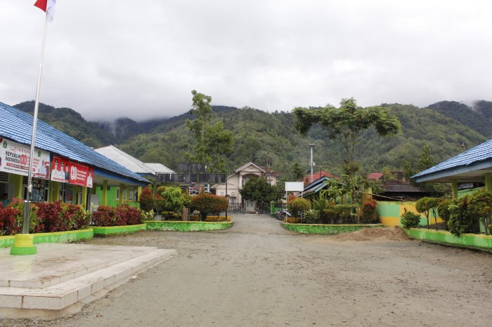 Pagi Cerah Menyapa: Halaman MTsN 1 Kerinci Tampak Asri dan Menyejukkan Hati