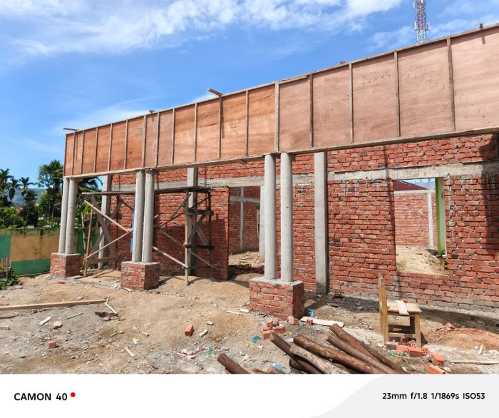 Pembangunan Masjid MTsN 1 Kerinci Tetap Berjalan Meski dalam Keadaan Libur.