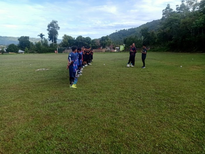 Kegiatan Pembelajaran Penjasorkes Kelas 7B MTsN 1 Kerinci dengan Materi Modifikasi Permainan Sepak Bola