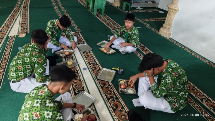 Penuh Keceriaan! Pembagian MBG di MTsN 1 Kerinci Jadi Sorotan