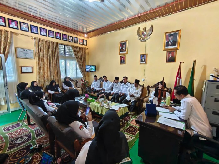 MTsN 1 Kerinci Matangkan Persiapan Ujian Semester, Guru dan Panitia Gelar Rapat Pemantapan MTsN 1 Kerinci Matangkan Persiapan Ujian Semester, Guru dan Panitia Gelar Rapat Pemantapan
