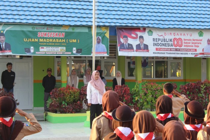 Apel Pramuka Sabtu Sore: Pembina Tekankan Disiplin dan Kekompakan di MTsN 1 Kerinci