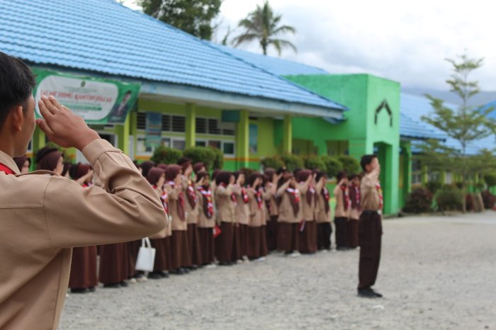 Kolaborasi Keren! Kakak Penegak, Mahasiswa PLP, dan Pembina Kompak Latih Pramuka MTsN 1 Kerinci