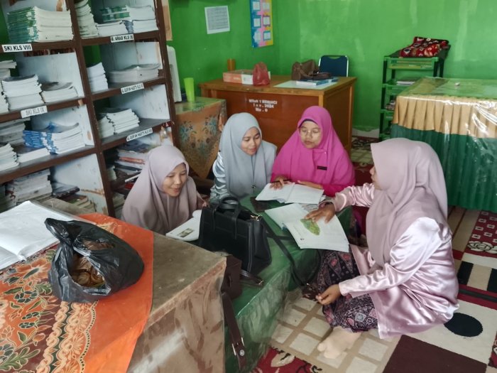 Perpustakaan MTsN 1 Kerinci Dukung Kegiatan Belajar Guru PPG.
