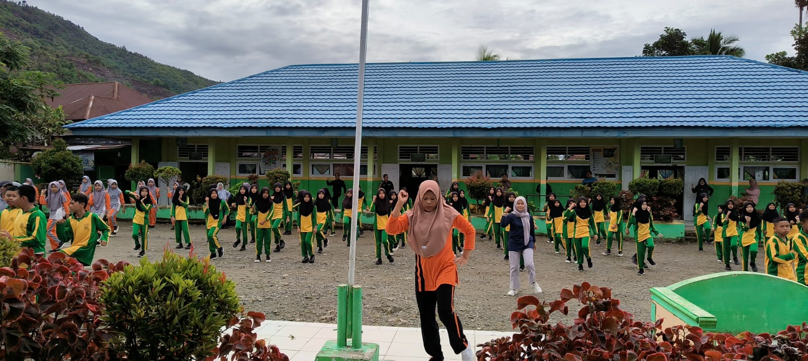 MTsN 1 Kerinci Gelar Senam Pagi Bersama untuk Tingkatkan Kebugaran dan Semangat Belajar
