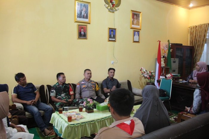 Sinergi TNI-Polri & Madrasah: Babinsa, Bhabinkamtibmas, dan Kepala MTsN 1 Kerinci Gelar Pertemuan Cegah Tawuran Pelajar