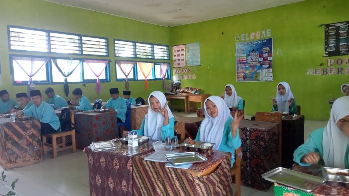Pelaksanaan MBG Disambut Positif, Siswa-siswi MTsN 1 Kerinci Tunjukkan Antusias Tinggi