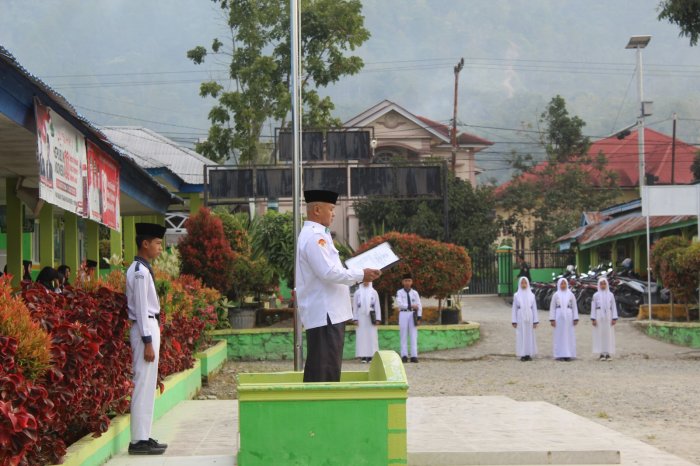 Upacara Bendera Hari Senin di MTsN 1 Kerinci Berlangsung Khidmat dengan Kelas 9C sebagai Petugas