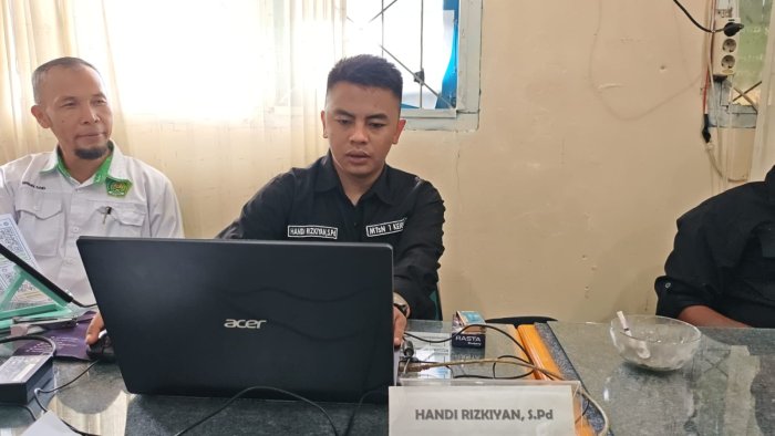 Verifikasi Data Siswa Baru Dituntaskan, MTsN 1 Kerinci Pastikan Administrasi Peserta Didik Lengkap Verifikasi Data Siswa Baru Dituntaskan, MTsN 1 Kerinci Pastikan Administrasi Peserta Didik Lengkap